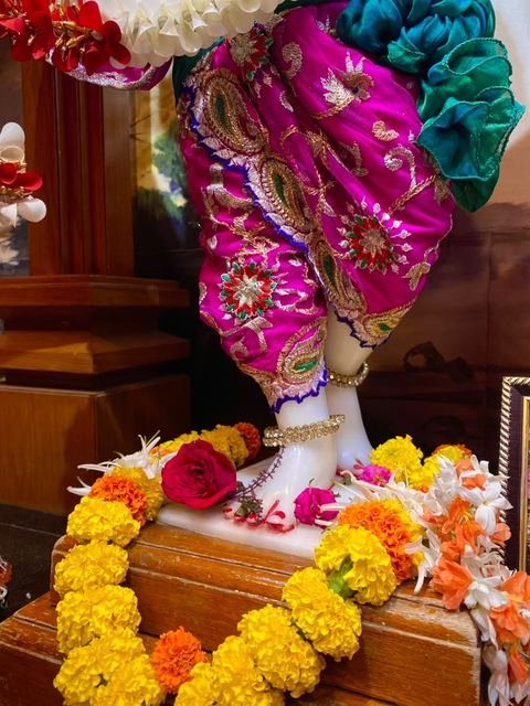 Deity darshan at ISKCON Satara — photo 12 of 16