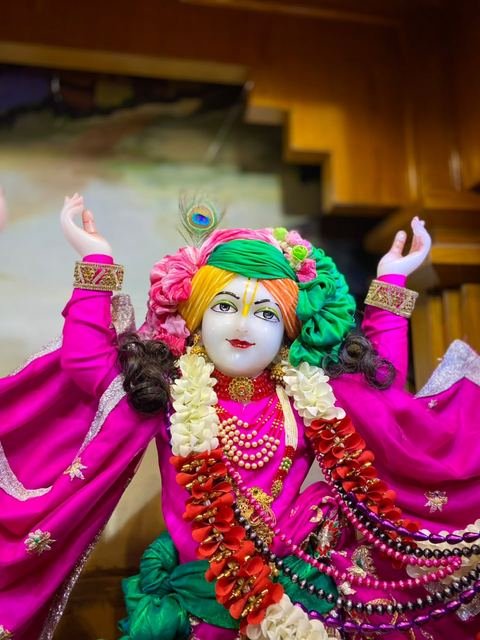 Deity darshan at ISKCON Satara — photo 14 of 16
