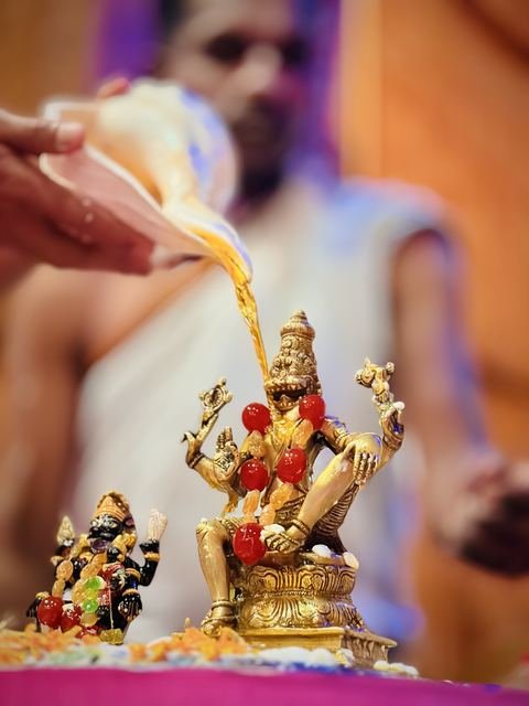 Narsingh Chaturdashi abhishek at ISKCON Satara — photo 7 of 10