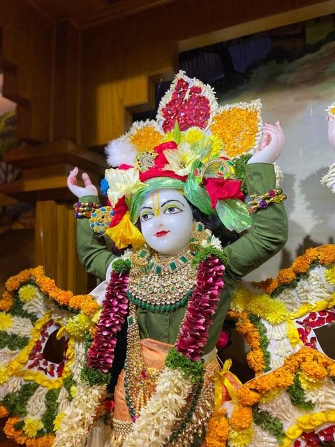 Deities adorned with flowers for Pushpa Abhishek at ISKCON Satara — photo 2 of 10