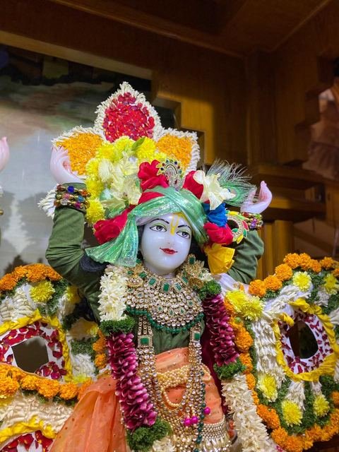 Deities adorned with flowers for Pushpa Abhishek at ISKCON Satara — photo 3 of 10