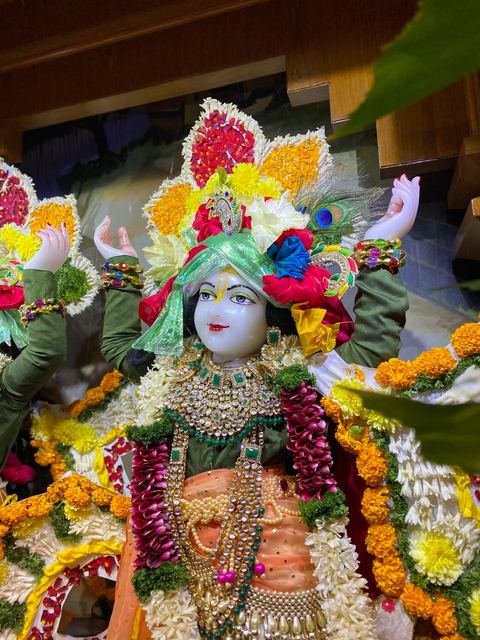 Deities adorned with flowers for Pushpa Abhishek at ISKCON Satara — photo 5 of 10