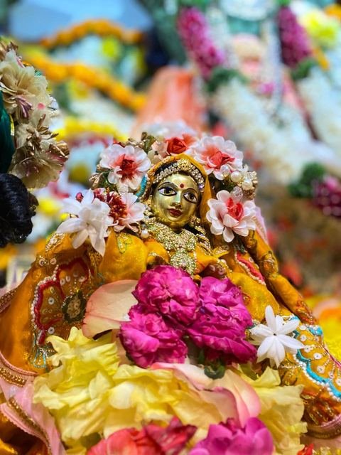 Deities adorned with flowers for Pushpa Abhishek at ISKCON Satara — photo 6 of 10