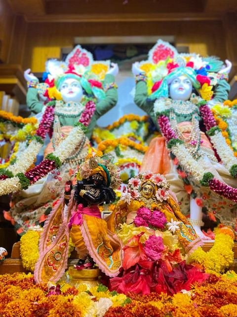 Deities adorned with flowers for Pushpa Abhishek at ISKCON Satara — photo 8 of 10