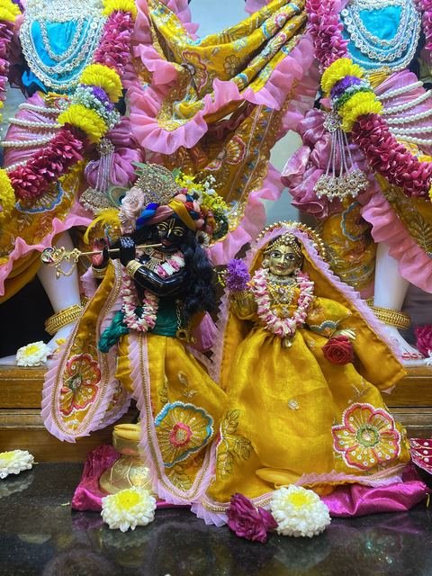 Sri Krishna Janmashtami celebration at ISKCON Satara — photo 17 of 51