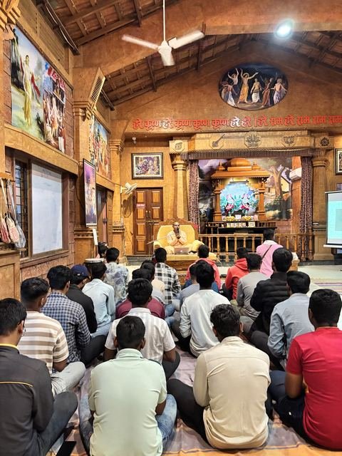 Youth program at ISKCON Satara — photo 1 of 17