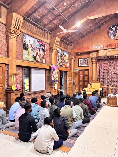 Youth program at ISKCON Satara — photo 10 of 17